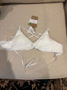 BERLOOK White Eyelet Triangle Bandeau Bikini Top NEW size medium